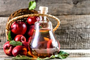 سرکه تقطیری سیب تازه و خوشمزه مناسب آشپزی، سالاد و ترشی خانگی