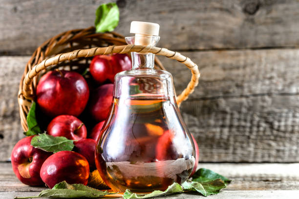 سرکه تقطیری سیب تازه و خوشمزه مناسب آشپزی، سالاد و ترشی خانگی